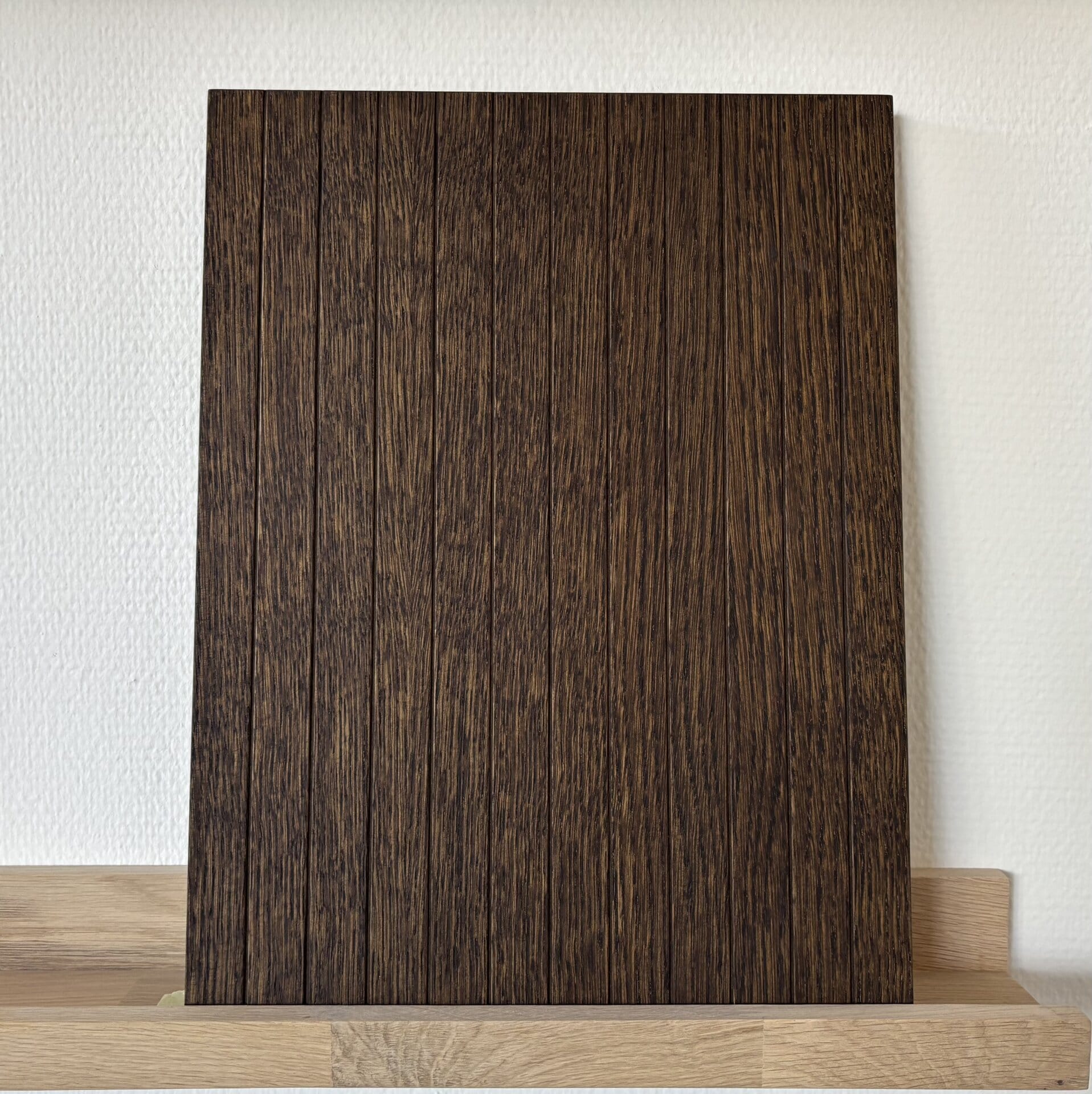 front_Eikenfineer – Front met v-groef 2,5 cm